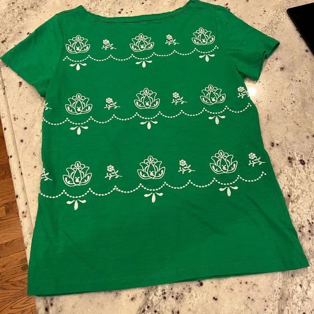 Rebecca Malone Green Lotus Embroidered T-Shirt sz S